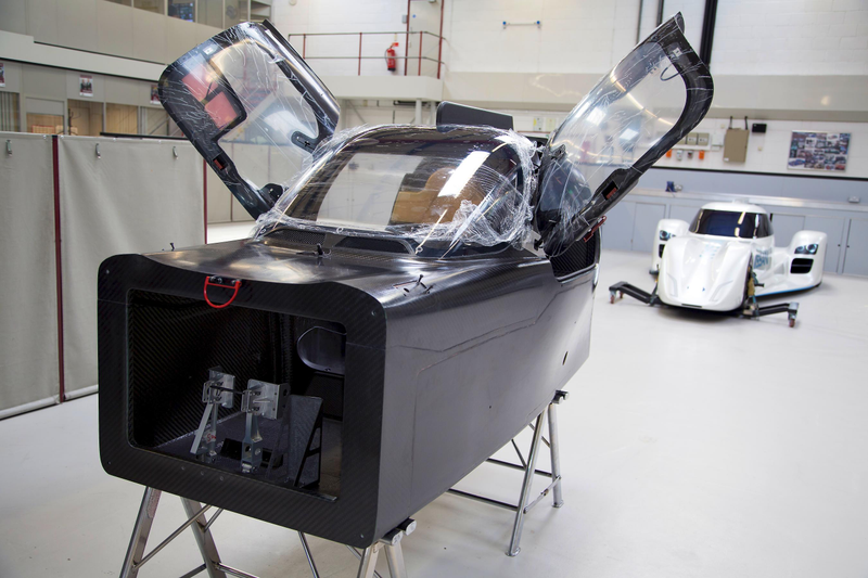 Illustration for article titled This Is How Nissan Builds The World's Fastest Electric Racecar